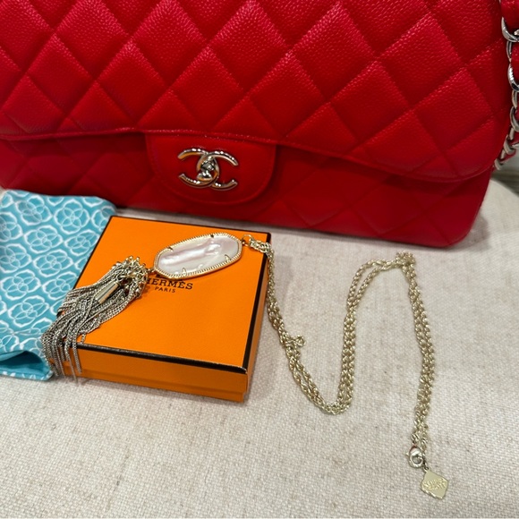 Kendra Scott Rayne Gold Long Pendant Necklace in Ivory Mother-of-Pearl - Picture 5 of 6